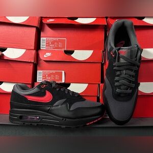 New Nike Air Max 1 Sneakers in Vamps
